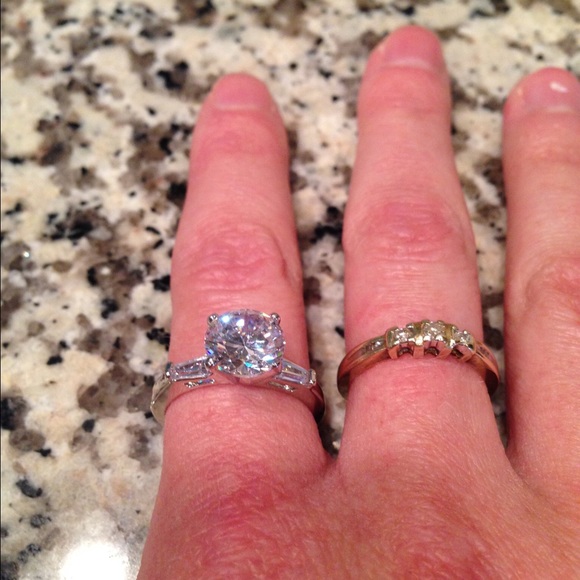 •New Faux Engagement Ring• - Picture 5 of 5