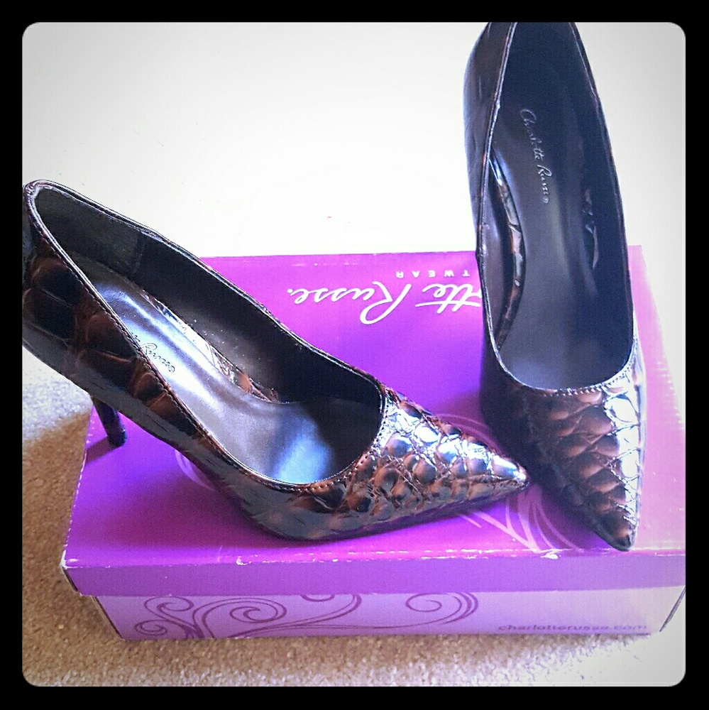 Snakeskin pattern heels