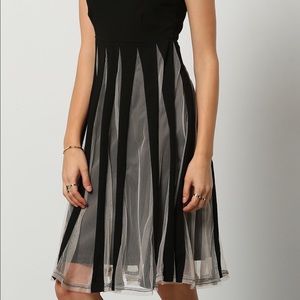 Color Block Sleeveless With Mesh Pleated Dress