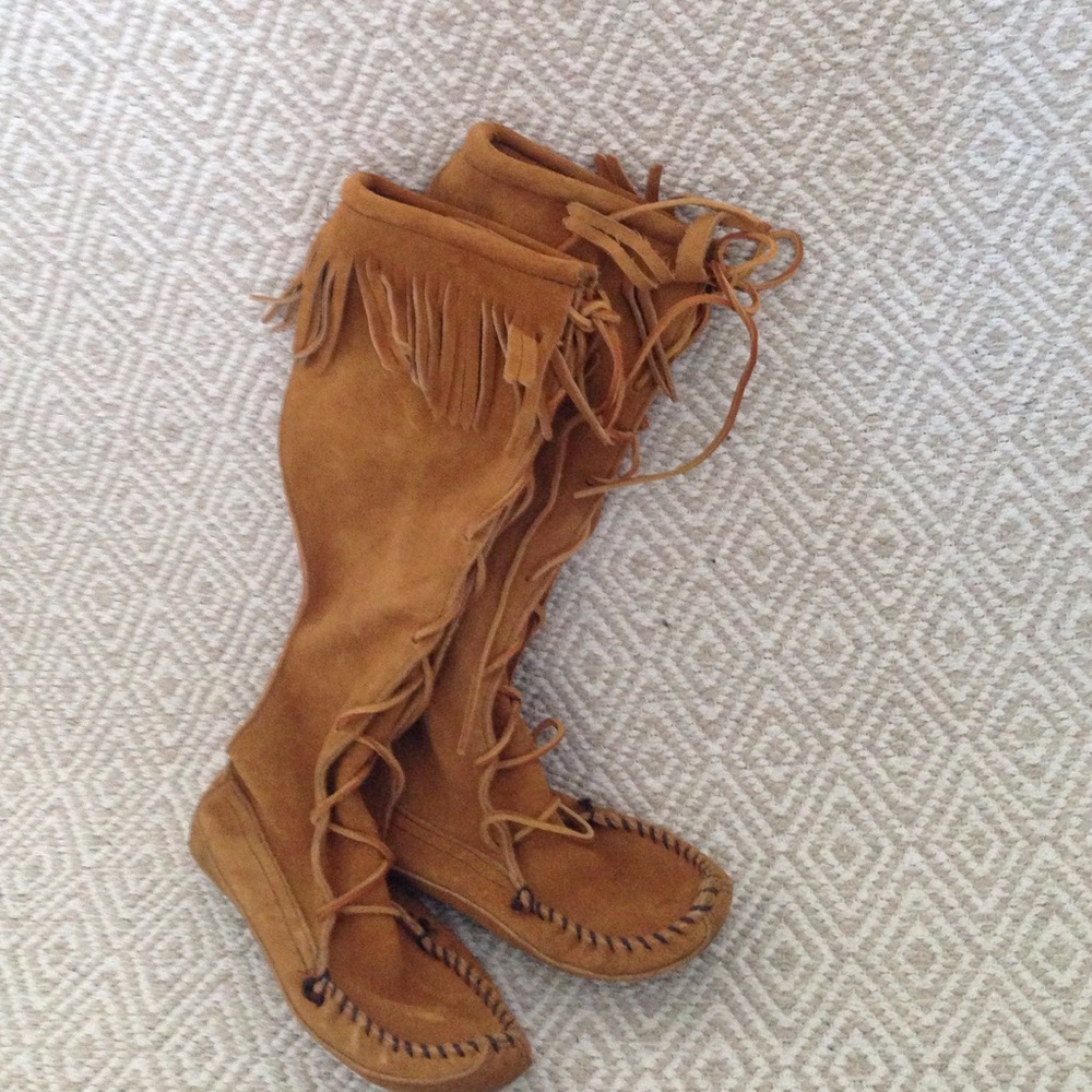 Knee hight lace up moccosins