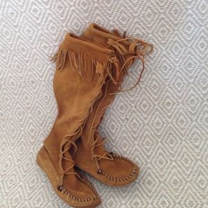 Knee hight lace up moccosins