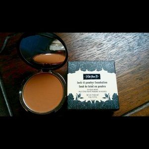 Kat Von D lock it powder foundation