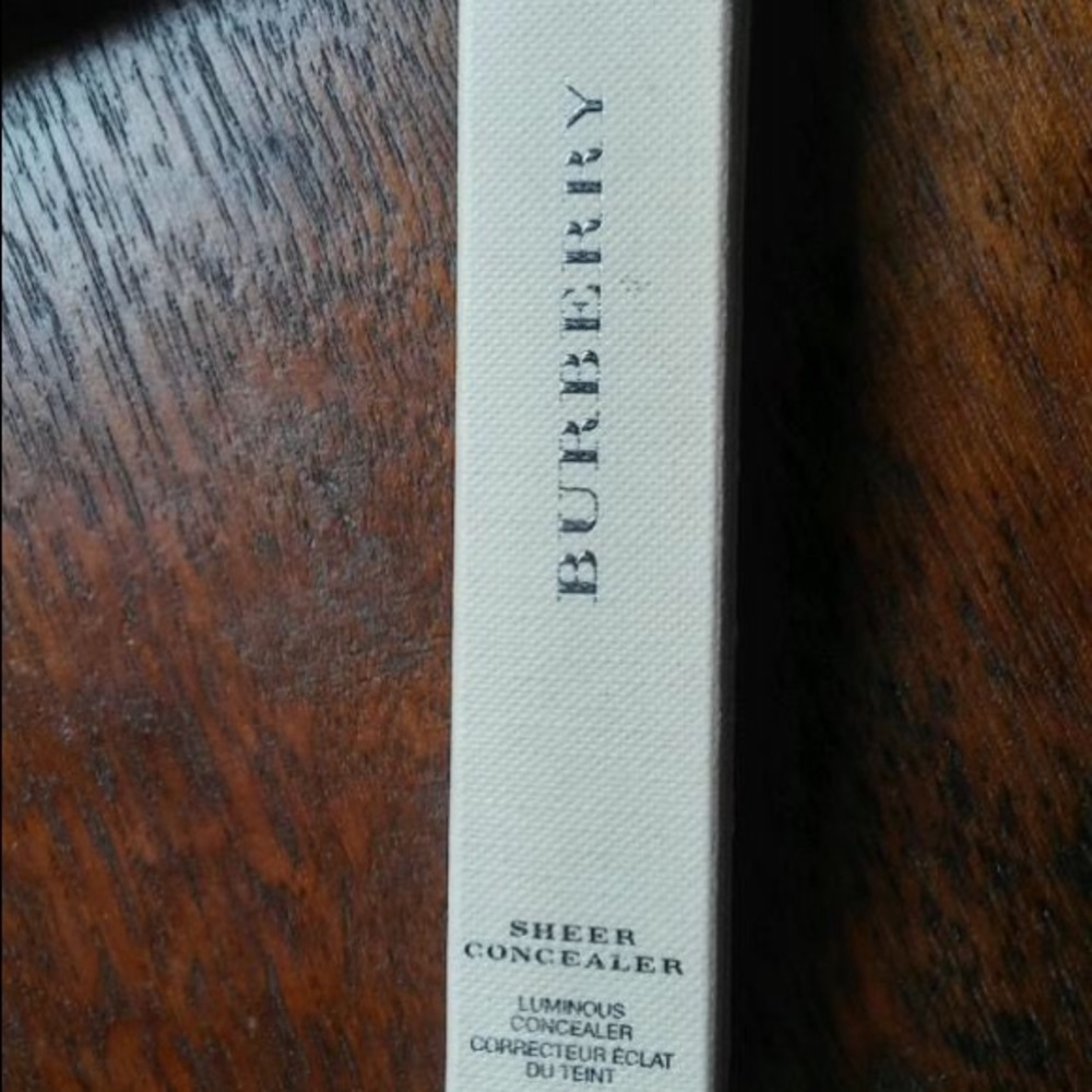 Burberry sheer concealer .