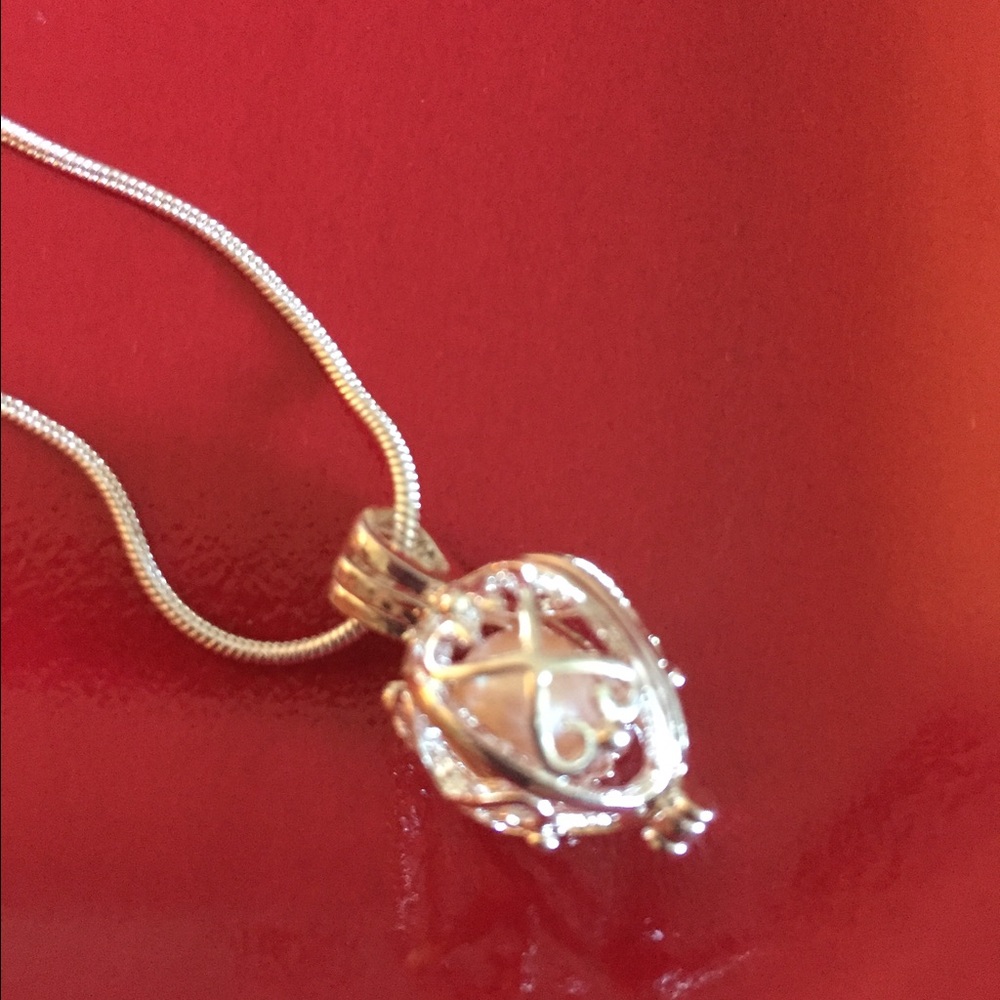 Silver Cage Pendant Necklace/Cream Colored Pearl!