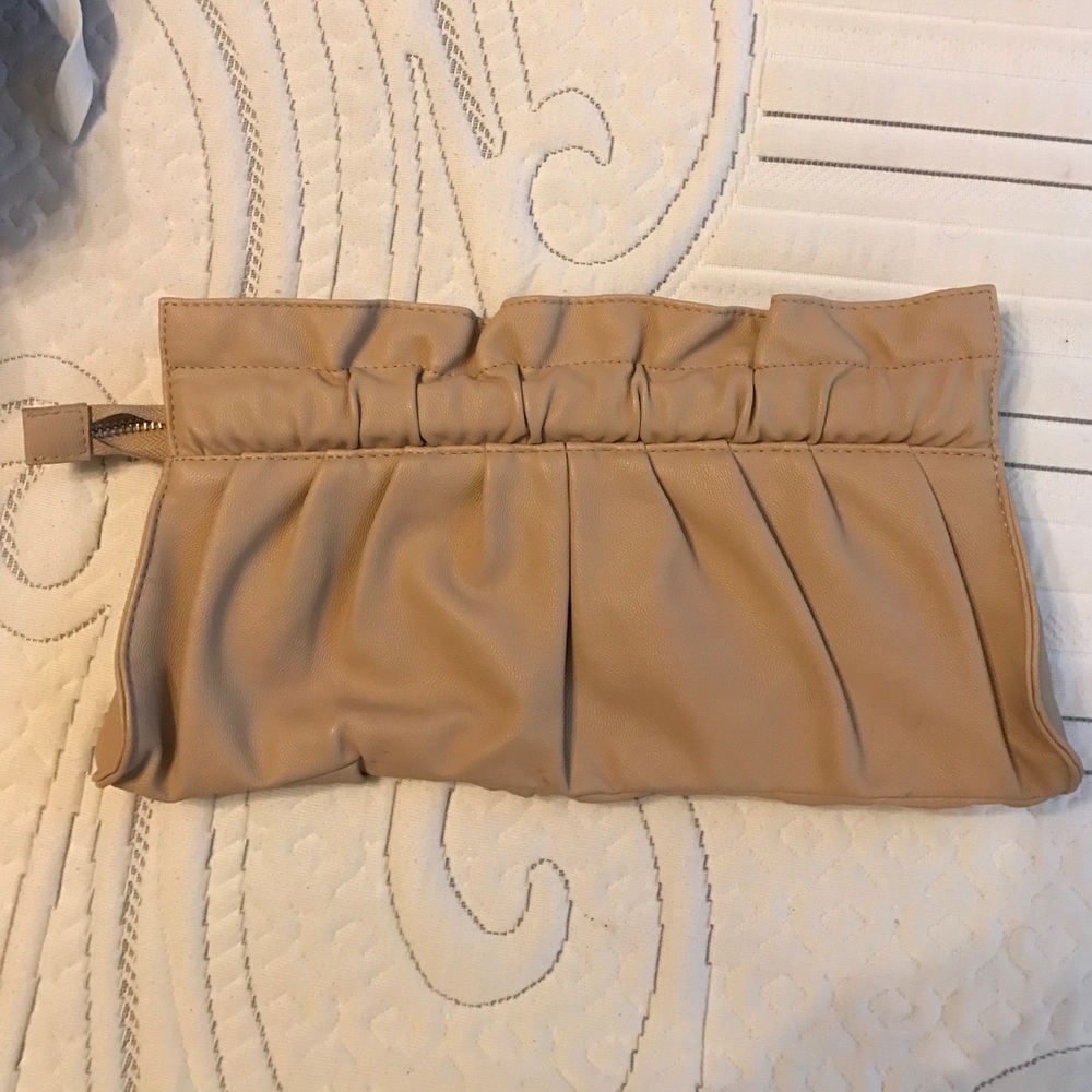 Tan clutch