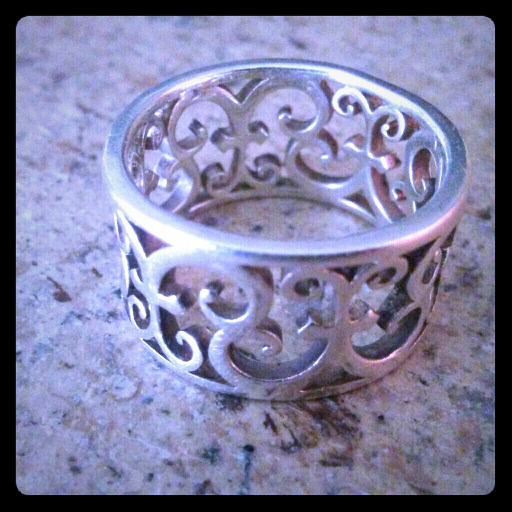 Enchantt ring