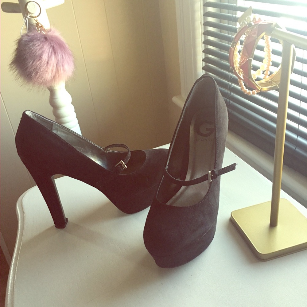 Guess black heels! 💄