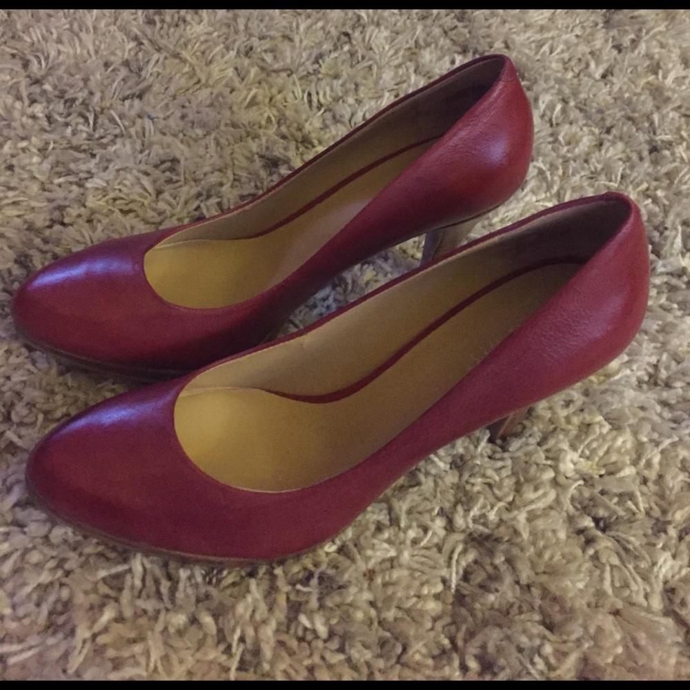 Sexy red pumps 🌺