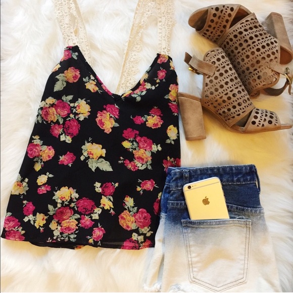 Forever 21 Tops - SOLD //Pretty Feminine Floral Tank