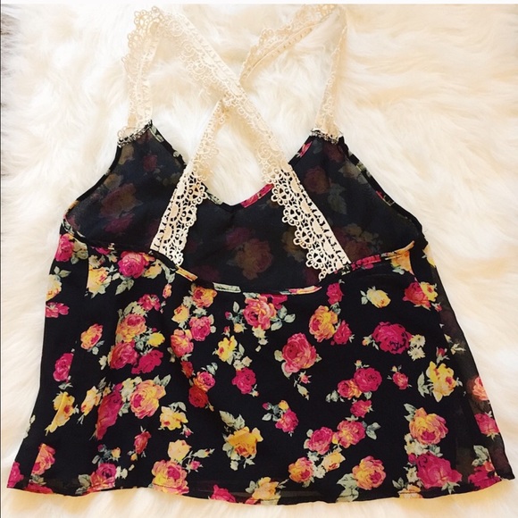 SOLD //Pretty Feminine Floral Tank - Picture 2 of 2