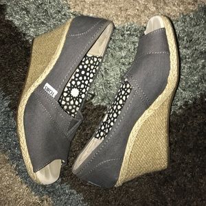 women's TOMS Wedges Size 8