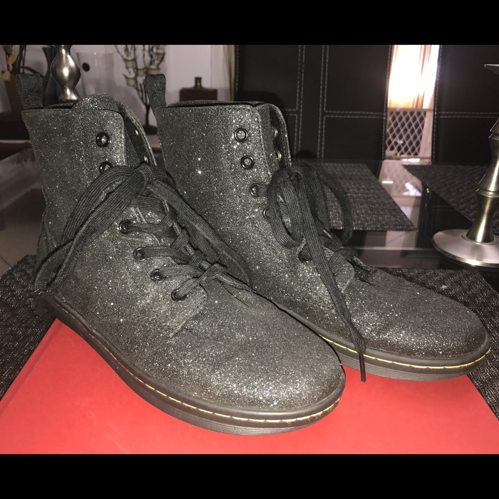 ❌SOLD❌ Dr. Martens black sparkle lace up boots