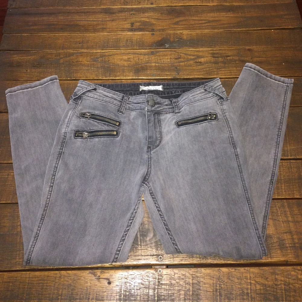 Free People gray skinny jeans!