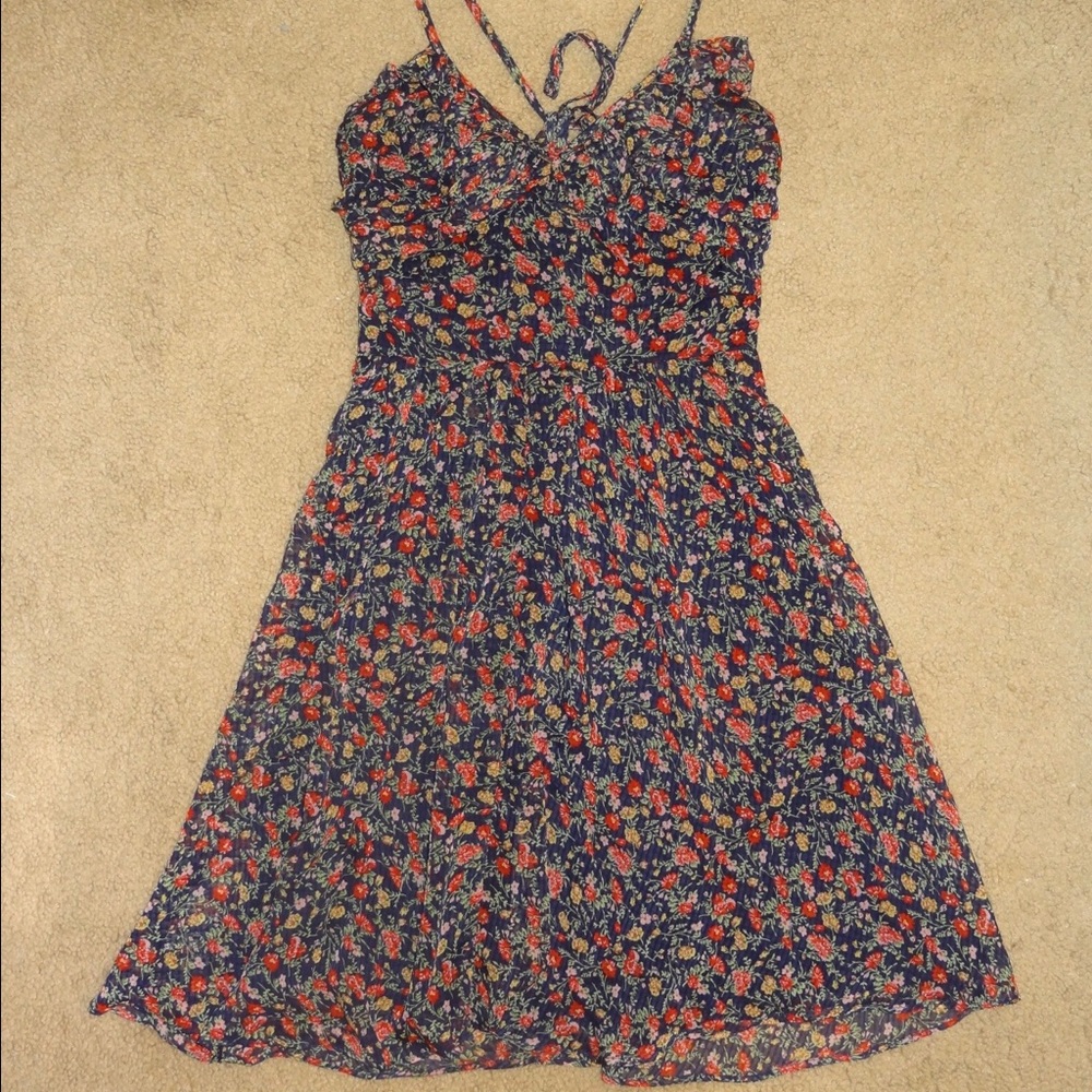 Super cute and flowy floral dress!