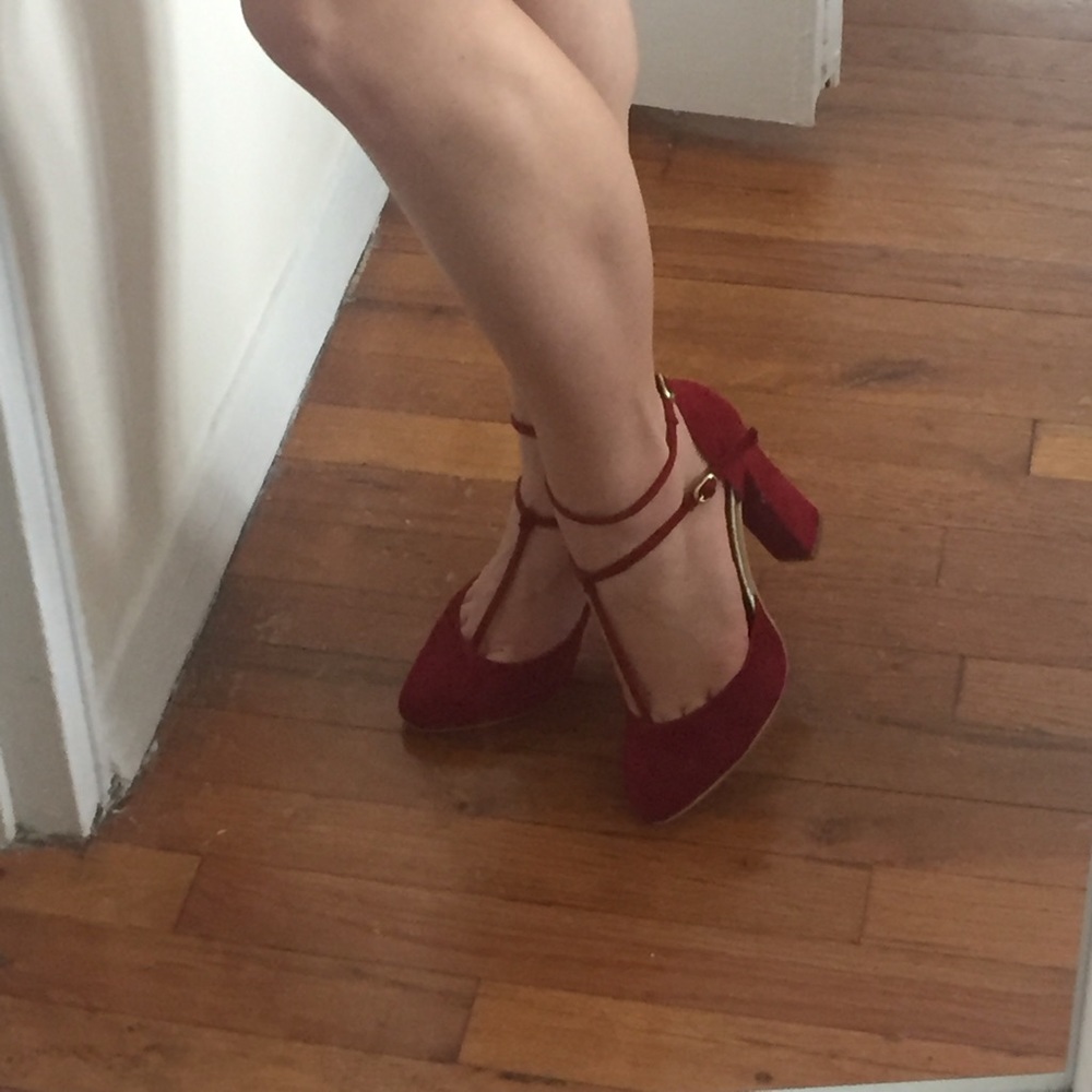 STUNNING RED VELVET T-STRAP PUMPS