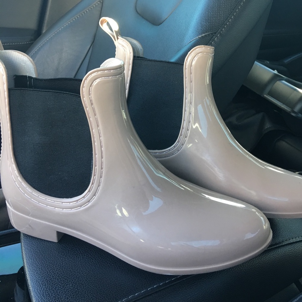 Nude ankle rain boots