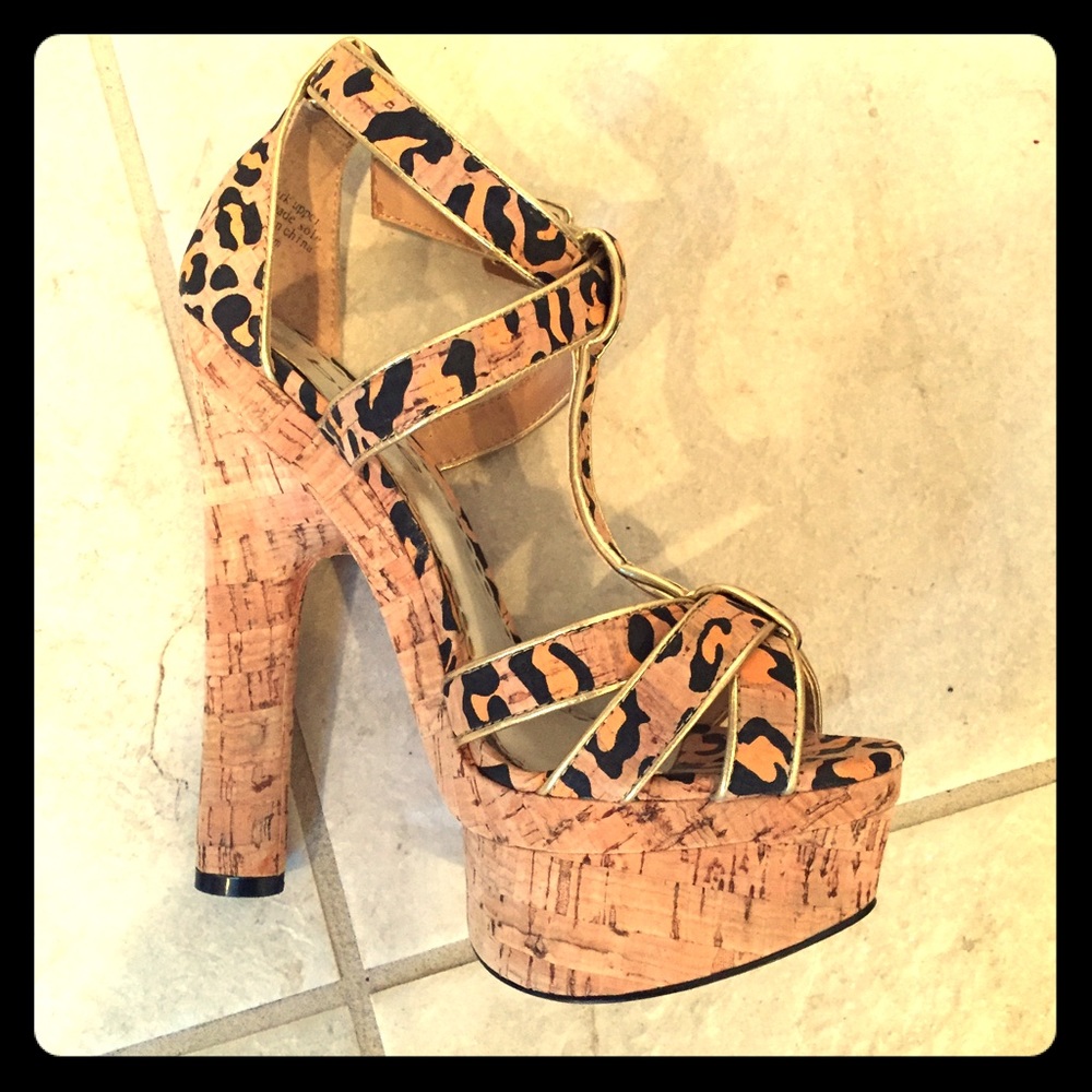 💥FLASH SALE!!!💥Bebe Animal Print Platforms
