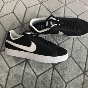 Nikes sneakers