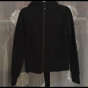 Lululemon black hoodie size 6. FLAWLESS 💜
