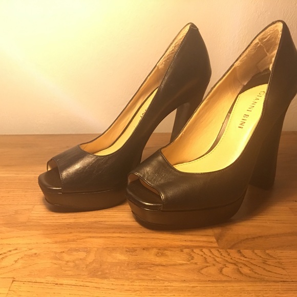 Gianni Bini Black Pumps - Picture 1 of 3