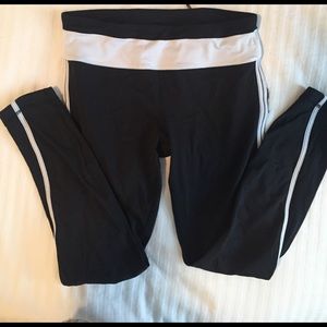 Lululemon black workout tights size 6