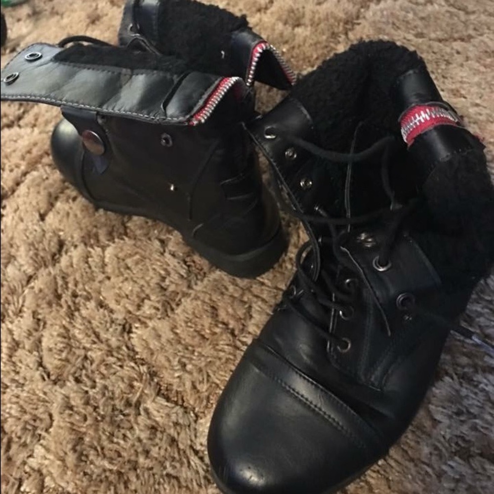 Combat boots