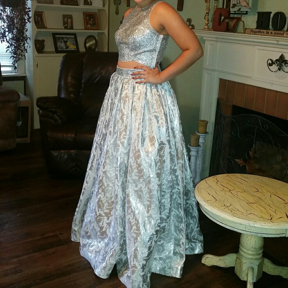 Apple Annies prom dress and accessories!!