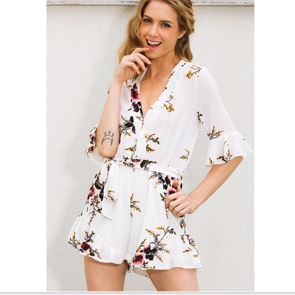 ❗️CLEARANCE Deep V-Neck Floral Print Romper - Picture 4 of 5