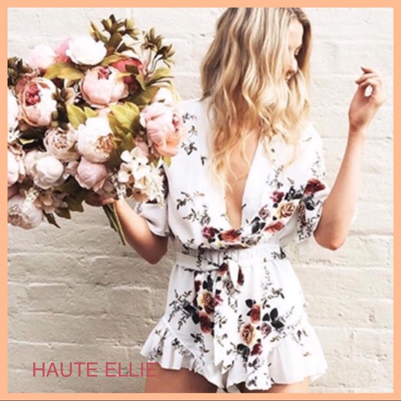 ❗️CLEARANCE Deep V-Neck Floral Print Romper - Picture 2 of 5