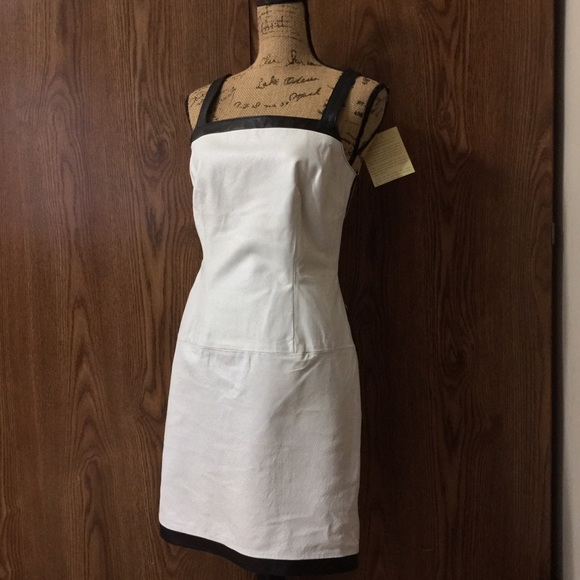 Dress - Picture 1 of 3