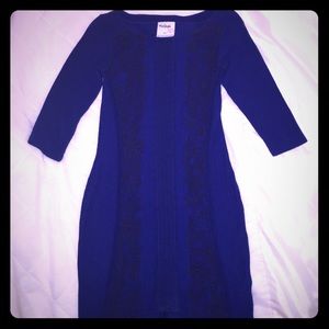 Blue floral design dress. Very classy!