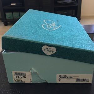 Betsey Johnson Tee Gold / Champagne heels