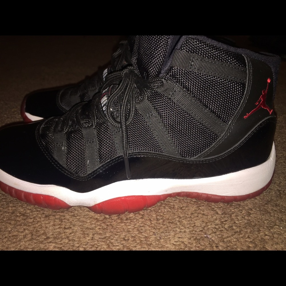 Jordan Bred 11's size 6.5Y