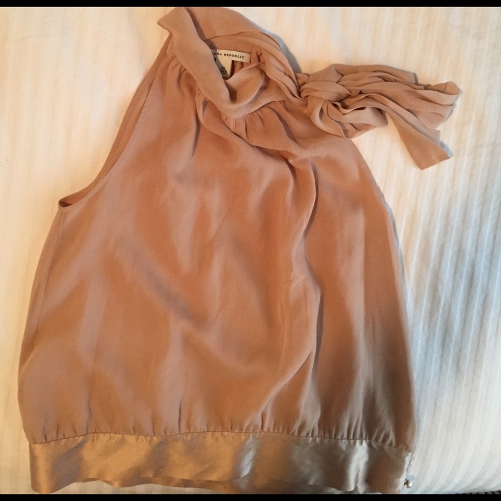 Stunning nude silk sleeveless blouse