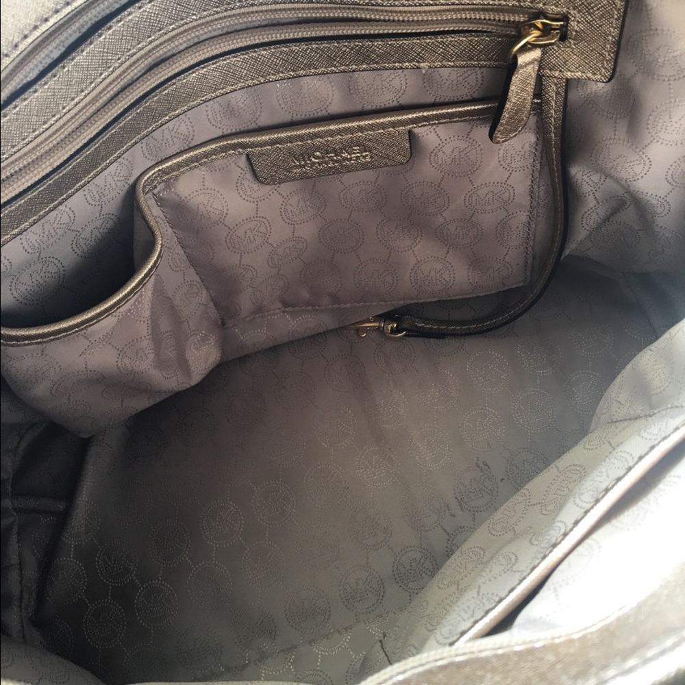 Michael Kors Jet Set Tote - Picture 2 of 3