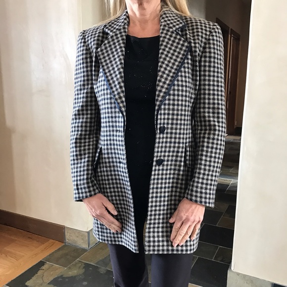 SOLD ❤️❤️ PERFECT ESCADA LONG WOOL BLAZER - Picture 4 of 8