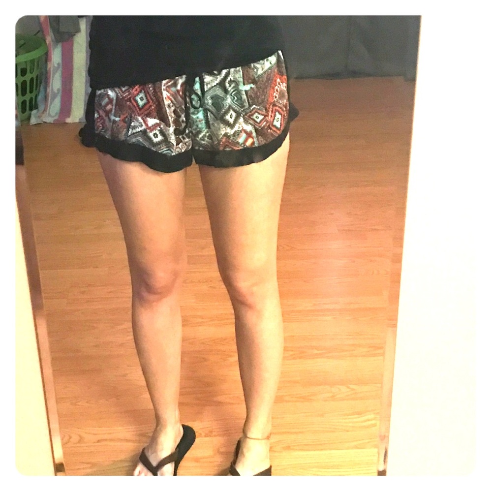 Flowy patterned shorts - Picture 2 of 6
