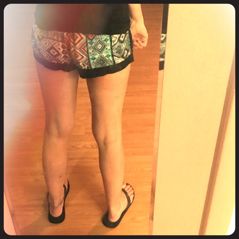 Flowy patterned shorts - Picture 3 of 6