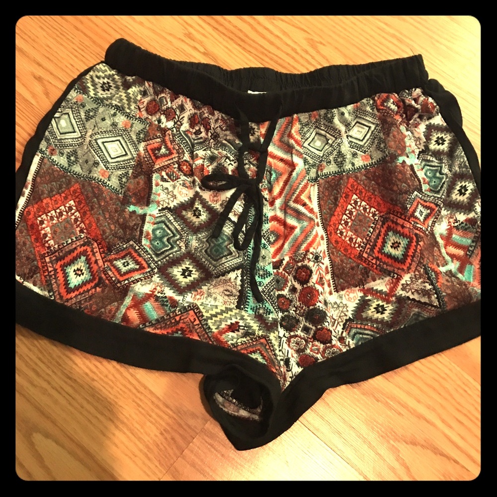 Flowy patterned shorts - Picture 4 of 6