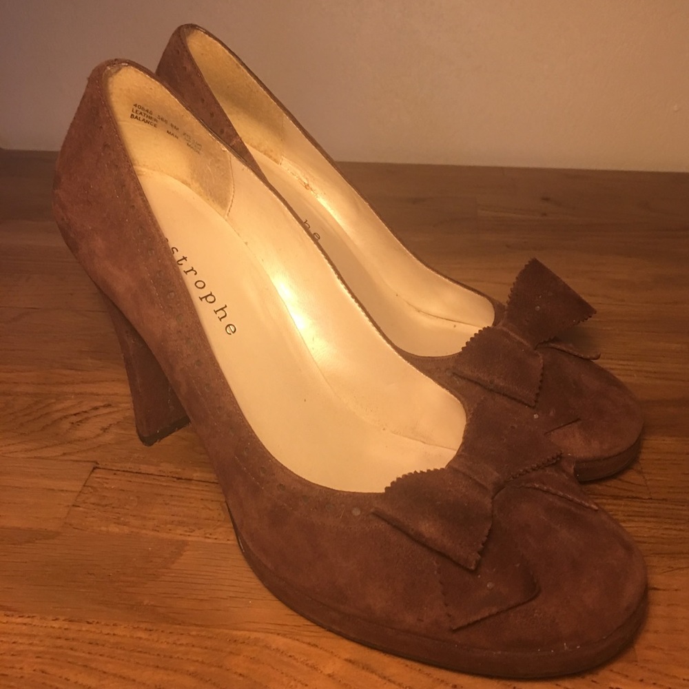 Brown Vintage Style Suede Pumps