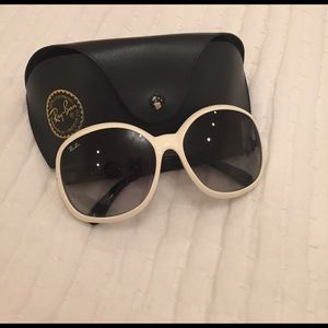 Ray-Ban Sunglasses 😎 in Gently Used Condition!