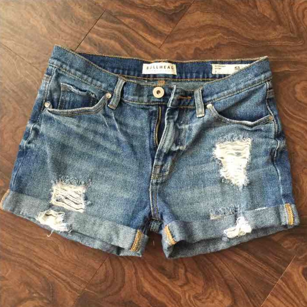 • Bullhead Boyfriend Blue Jean Shorts Size 3 •
