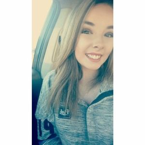 Meet your Posher, Caitlin