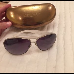 Guess Aviator Sunglasses 😎 Gently Used Condition!