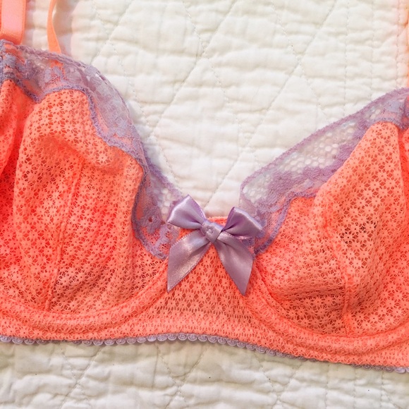 Victoria's Secret Very Sexy Unlined Demi Bra - Picture 3 of 4