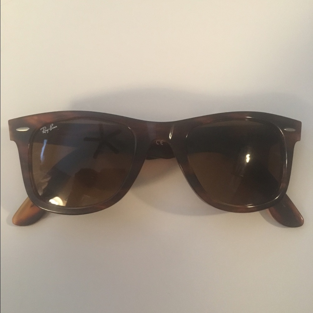 Ray ban original wayfarer. Barley worn