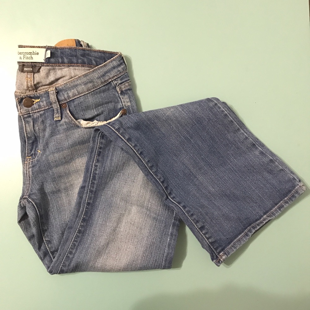 Light wash Abercrombie jeans - Picture 2 of 3