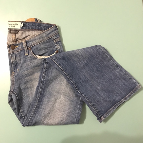 Light wash Abercrombie jeans - Picture 2 of 3