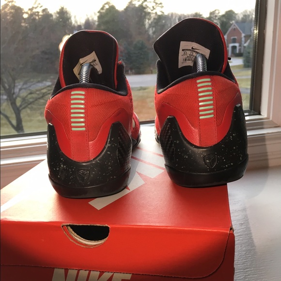 Kobe 9 Low Flyknit - Picture 3 of 4