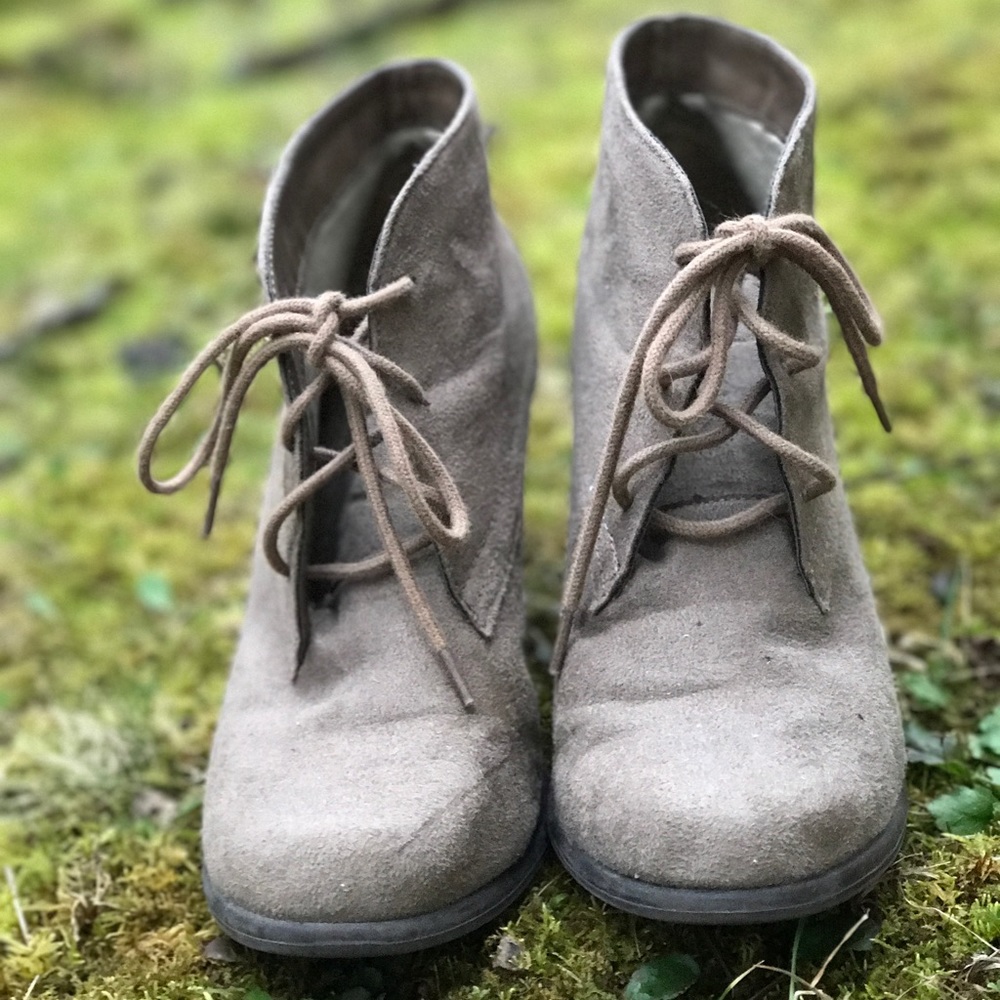 🌸CLEARANCE 🌸Gray/Tan Lace Up Booties